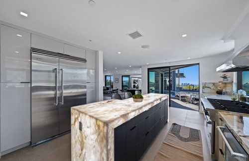The Bird Streets Villa | New Modern Sunset Strip 5Bd Jetliner View Villa