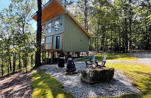 Elizabeth Cabin | New Modern Treehouse Cabin with Hot Tub on Norfork Lake- Ozark Mountains-Remote