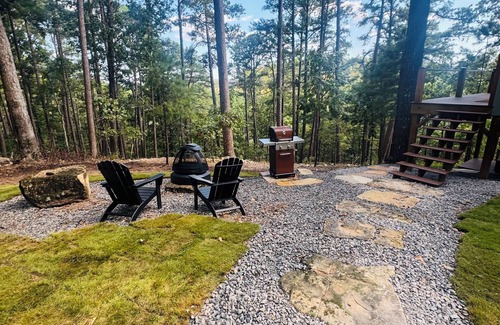 Elizabeth Cabin | New Modern Treehouse Cabin with Hot Tub on Norfork Lake- Ozark Mountains-Remote