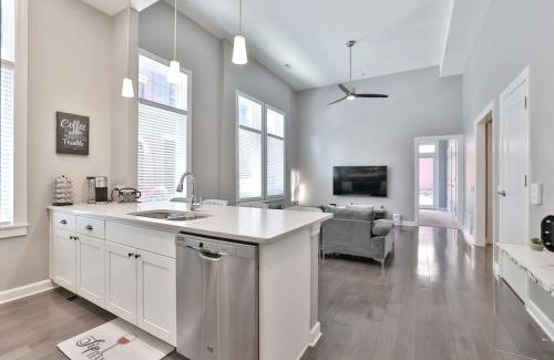 Over-the-Rhine Apartment | *NEW mOdernLUX best OTR condo *Park ONsite*