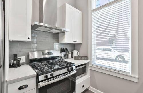 Over-the-Rhine Apartment | *NEW mOdernLUX best OTR condo *Park ONsite*
