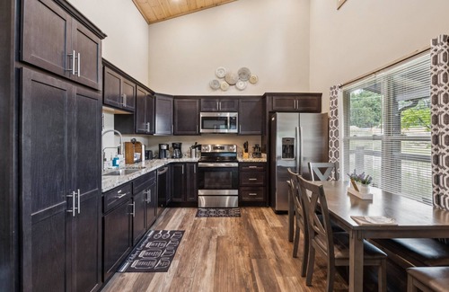 Sevierville Cabin | NEW! Mountain Cabin Getaway Jacuzzi & Stunning Views