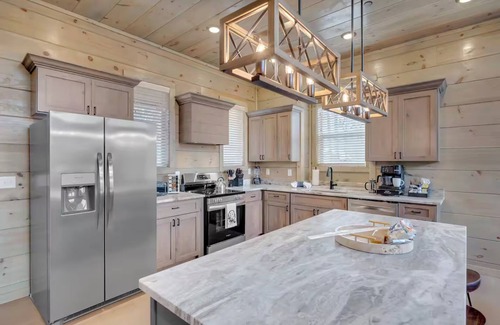 Sevierville Cabin | NEW/Mountain Views/Pool/Hot tub/Firepit/Game Room
