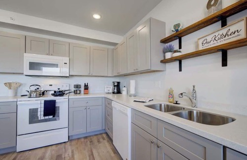 Bozeman Condo | NEW Movie Madness | Mountain Views | Shuffleboard