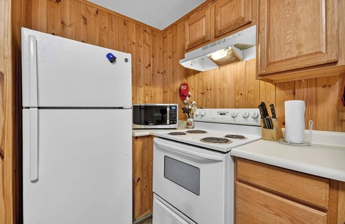 Helen Cabin | New! Mtn&City Views, Arcade, Pool, Hot Tub, Sauna