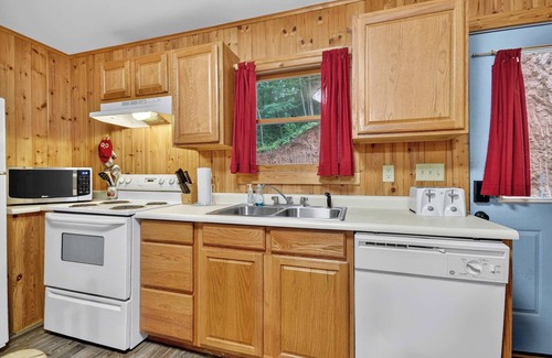 Helen Cabin | New! Mtn&City Views, Arcade, Pool, Hot Tub, Sauna