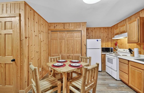 Helen Cabin | New! Mtn&City Views, Arcade, Pool, Hot Tub, Sauna
