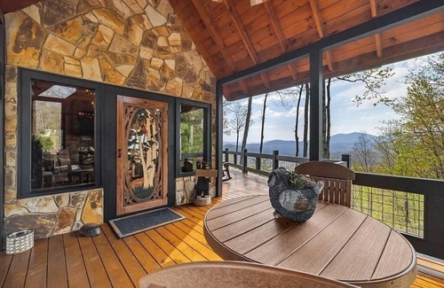 Cherry Log House | New! Mtn Views, pool table, fire pit
