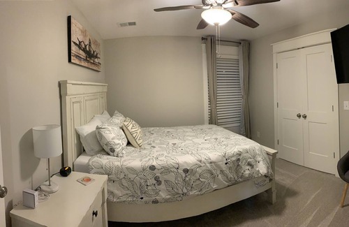 Woodbine House | New ♫ Music City ♫ Nashville ♫ Walk to Coffee or Food ♫ 3 Miles to Downtown
