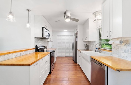 Central Naples House | NEW! Naples Home Away from Home w/Lanai & BBQ