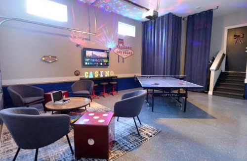 Nashville House | New NashVegas Downtown Rooftop City Views 13Beds