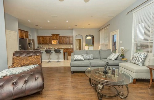 South Arlington House | New! Near AT&T Stad, Sixflags, Joe Pool, 4 br,5bed
