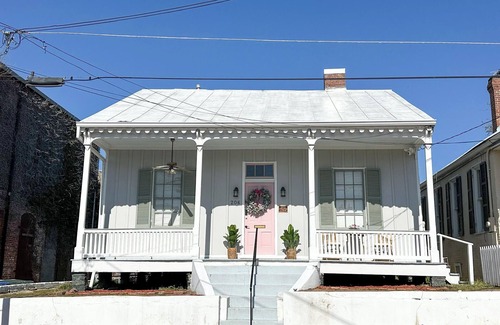 Natchez House | NEW NEW NEW Precious Cottage in Historic Downtown