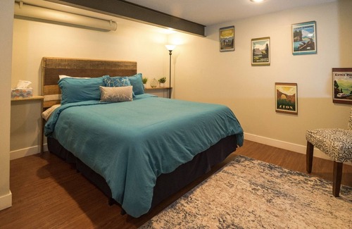 Sunnyside House | NEW! New Year’s Compound: Hot Tub & Game Room- 420ok! Sleeps 20