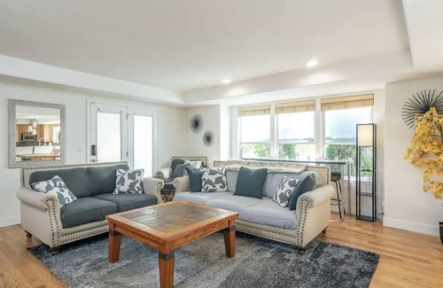 Curtis Park House | NEW! New Year’s Party Pad: Game Room, Theater Room, Hot Tub, 420 ok! Sleeps 20