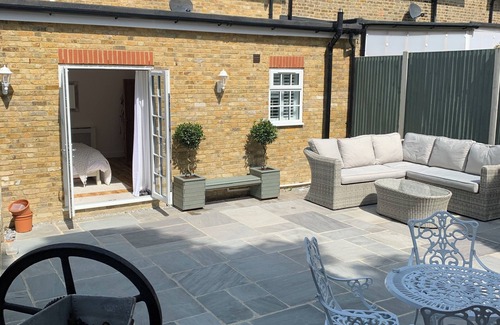 Margate House | New - No3 Little Eaton - By the Sea - FREE Parking