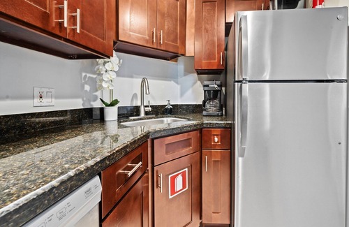 Galt Mile Condo | NEW Ocean Beach Condo 505 3BR w POOL