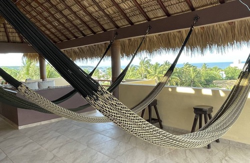 Lazaro Cardenas Villa | New Oceanview Villa 2blks from beach Wi-Fi A/C