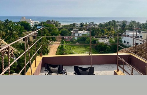 Lazaro Cardenas Villa | New Oceanview Villa 2blks from beach Wi-Fi A/C