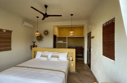 Lazaro Cardenas Villa | New Oceanview Villa 2blks from beach Wi-Fi A/C