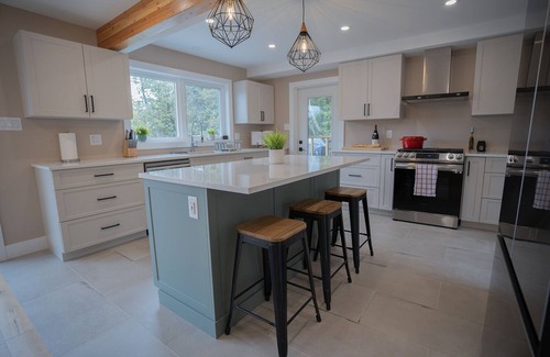 Foresters Falls Cottage | New Off-Grid Waterfront Retreat! Quiet bay on the river, great for families.