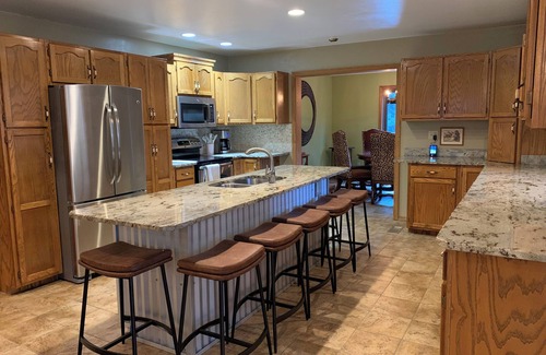 Gardiner House | NEW! On Bear Creek~ Treed Seclusion~ Serene~ 4 Living Rooms~ 4 Miles to Gardiner