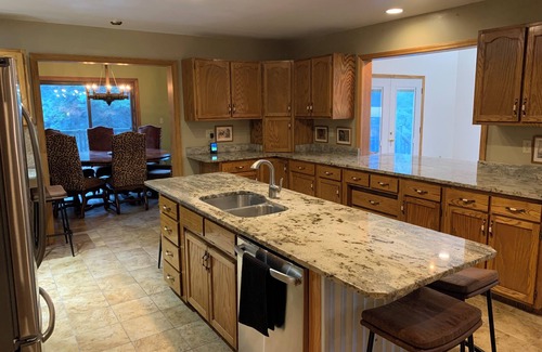 Gardiner House | NEW! On Bear Creek~ Treed Seclusion~ Serene~ 4 Living Rooms~ 4 Miles to Gardiner