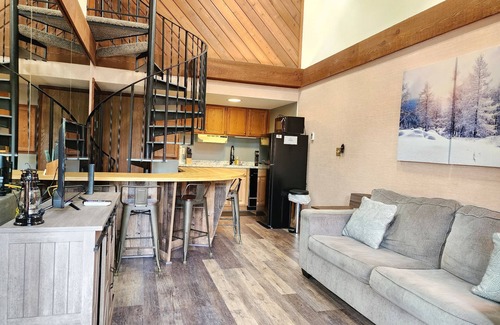 Bellaire House | NEW on the market 2 bedroom, 2 full baths, sleeps 8
