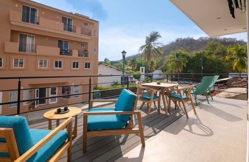 Santa Maria Huatulco Condo | New One Bedroom Walking Distance to Harbor, Park, Beach and Restaurants.