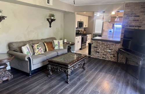 Old Aurora House | 💜New Orleans Lady- 6miles to FQ/w&d/Pets Ok