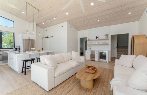 Chelan House | NEW! Over the Lake Waterfront Home with Boat Access