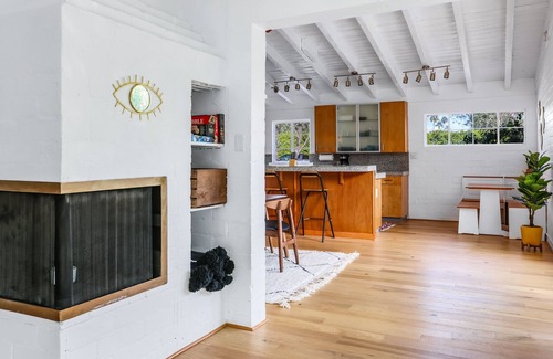 Sunrise Vista Chino House | NEW: Palm Springs Oasis w. Saltw. Pool, Spa, Views, Close to Downtown, Sleeps 8