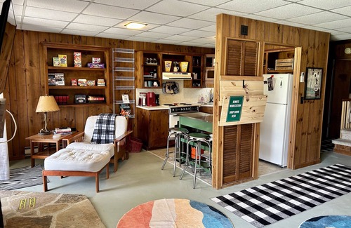 Newland Cabin | NEW Papa's Place on 1st hole Linville Land Harbor Pet Friendly