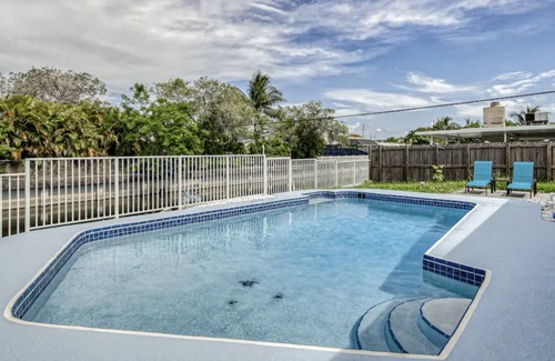 Margate Villa | NEW! Paradise on the River Pool+King Bed-Waterfront