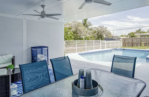 Margate Villa | NEW! Paradise on the River Pool+King Bed-Waterfront