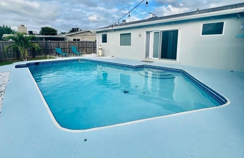 Margate Villa | NEW! Paradise on the River Pool+King Bed-Waterfront