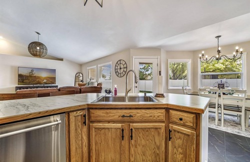 Twin Falls House | NEW! Park Meadow. Near St. Luke’s, Clean 4 bedroom, 2 bathroom.