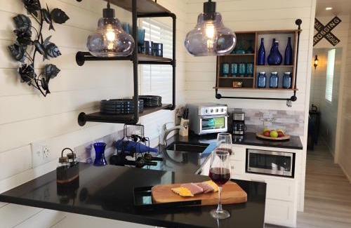 Fredericksburg House | New Patio, Pool, Hot Tub, Pickleball & Cornhole