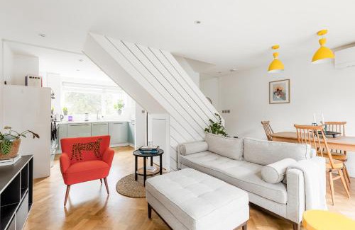 Stepney Green House | New! Peaceful 2BR House with Garden, Zone 2