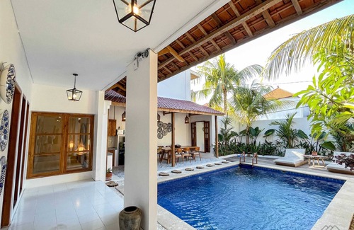 Kuta Villa | New peaceful 4 master bdrm suites villa, Legian