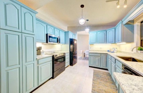 Interchange Square House | NEW -Peaceful Palm Bay Getaway hot tub, pool table
