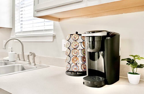 Huntcliff House | NEW Peaceful Retreat near Ft Jackson & Downtown!