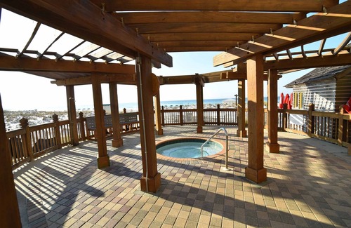 Destin Condo | NEW! Pelican Beach 0918 2-Bedroom Condo with Beach view