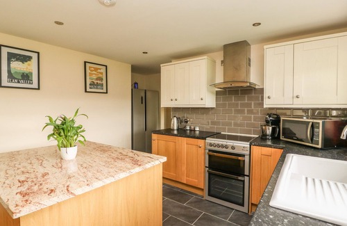 Penybont Cottage | NEW PENY, pet friendly, with hot tub in Llandrindod Wells