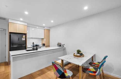 Surfers Paradise Apartment | NEW Pet-Friendly Riverview Stay + Parking