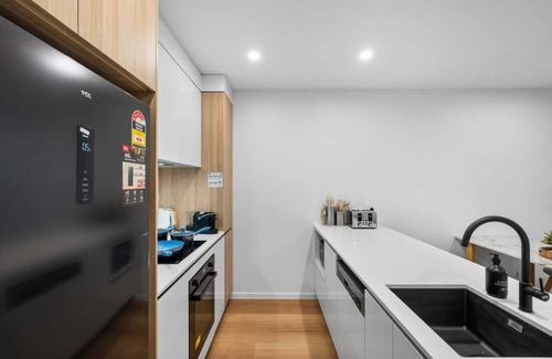 Surfers Paradise Apartment | NEW Pet-Friendly Riverview Stay + Parking
