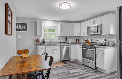 West Mifflin House | NEW! Pet-Friendly 4BR Near Kennywood & Pittsburgh