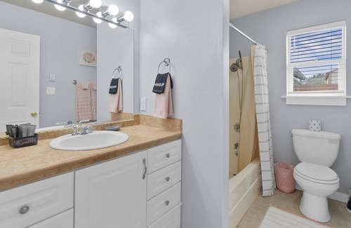 Seaview House | NEW! Pets OK, Fenced Yard, Close to Town (SVBHouse)