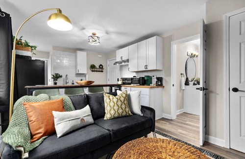 Green Bay Apartment | NEW!PetsWelcome|CentrallyLocated