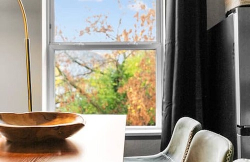 Green Bay Apartment | NEW!PetsWelcome|CentrallyLocated